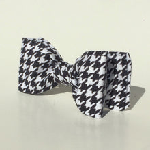 Load image into Gallery viewer, Houndstooth Bow Tie